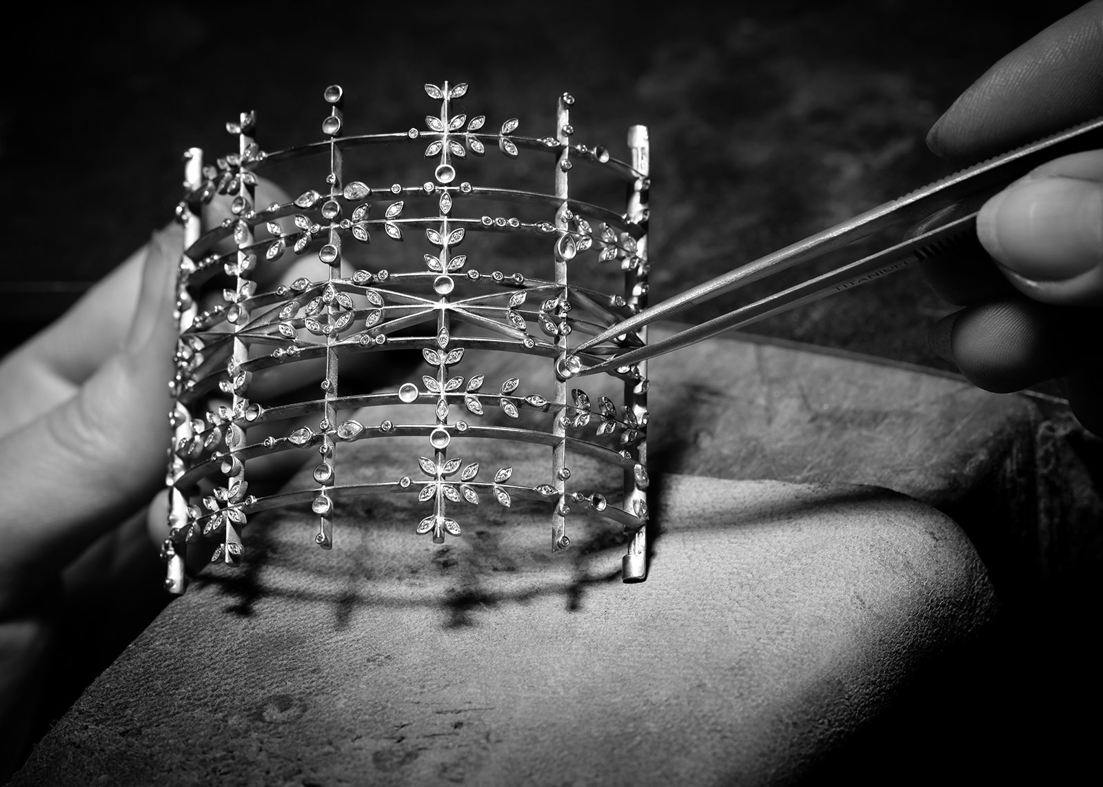Photographie du montage de la manchette par Irene Paris